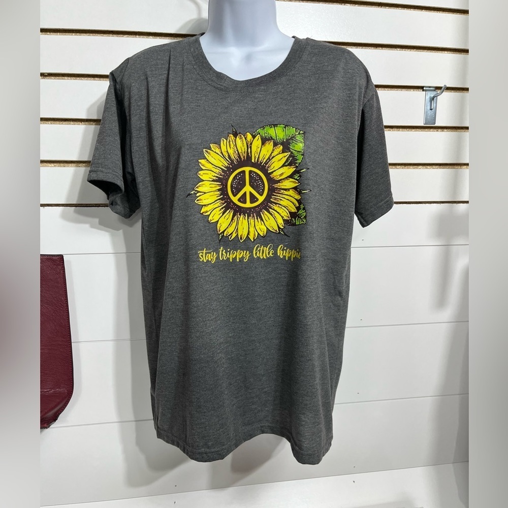 🔥”Stay trippy little hippie” gray tshirts - Picture 2 of 6